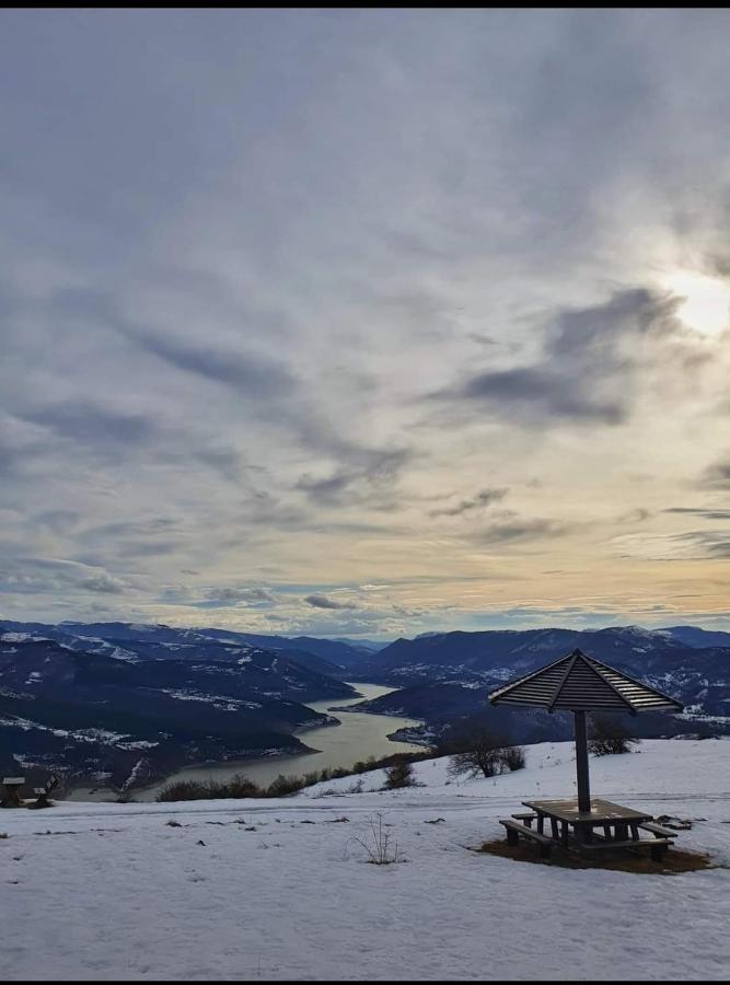 Vila Zapis - Zavojsko Jezero Pirot Exteriér fotografie